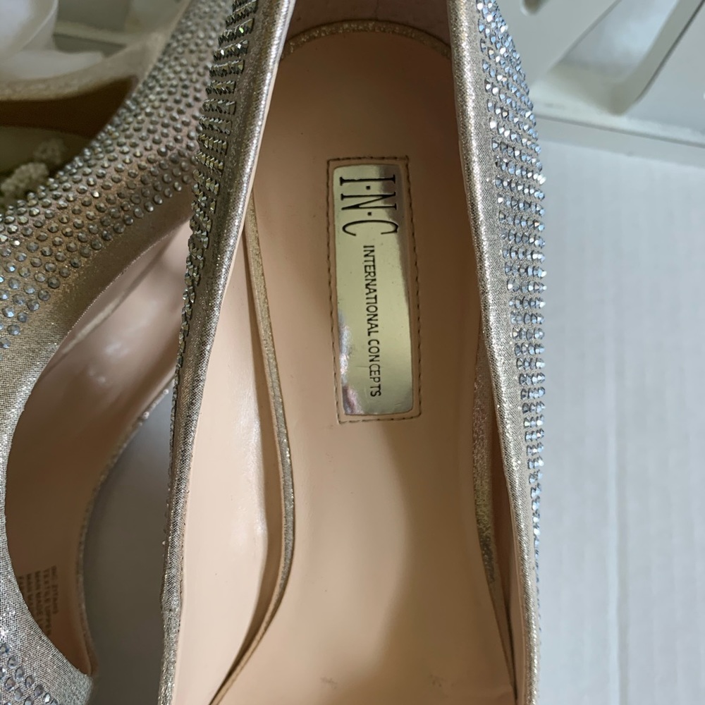 I.N.C International Concepts Heels Shoes Gold Sparkles Heels Size 10. - Picture 6 of 9